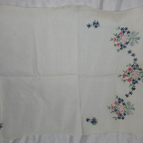 Vintage Embroidered Floral Design Table Runner 40" x 16" Blue Green Pink White - Picture 6 of 13